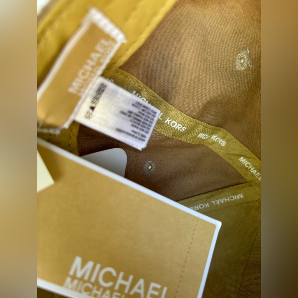 Michael Kors Logo Cap - Picture 10 of 13